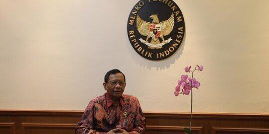 Tegas, Mahfud MD Minta TNI Bantai Teroris