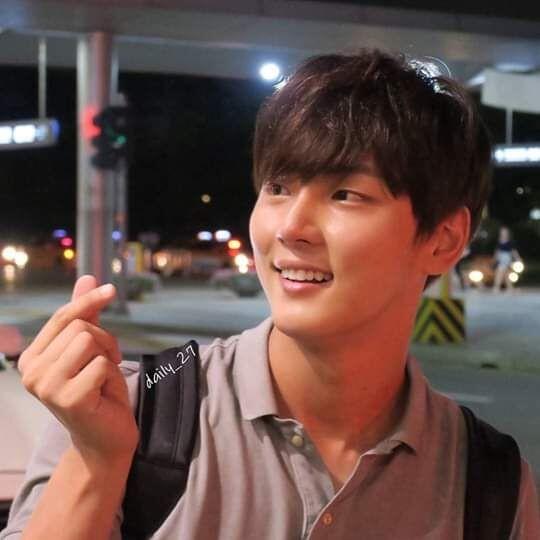 Jadi Detektif Keren di Drakor Dunia Pararel Train, Yoon Si Yoon Makin Cute!