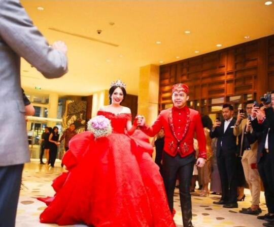 Deretan Gaun Pengantin Bak Putri Raja, Mana Pilihanmu?