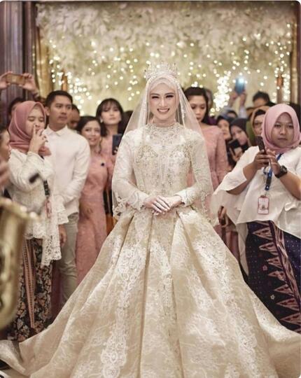 Deretan Gaun Pengantin Bak Putri Raja, Mana Pilihanmu?
