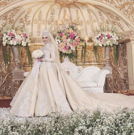 Deretan Gaun Pengantin Bak Putri Raja, Mana Pilihanmu?
