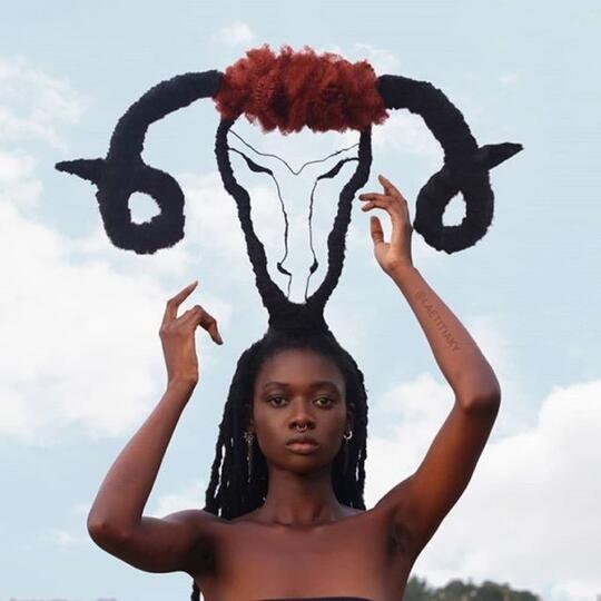 Berkat Gaya Rambut yang Tak Biasa, Wanita Ini Jadi Model Brand Terkenal, Marc Jacobs!