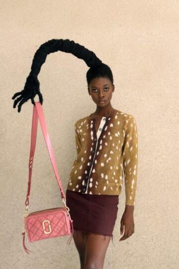 Berkat Gaya Rambut yang Tak Biasa, Wanita Ini Jadi Model Brand Terkenal, Marc Jacobs!
