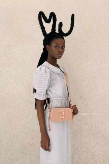 Berkat Gaya Rambut yang Tak Biasa, Wanita Ini Jadi Model Brand Terkenal, Marc Jacobs!