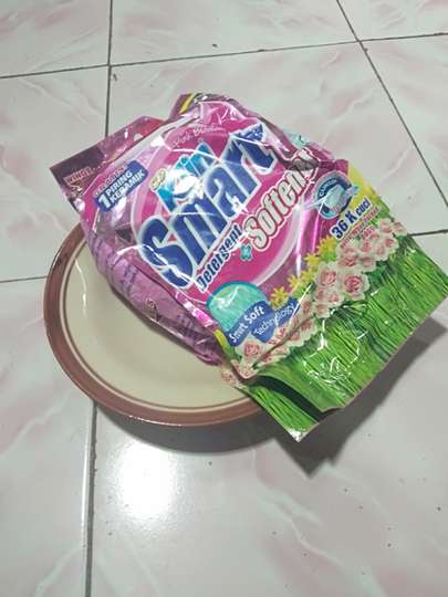 Hobby Emak-emak Ternyata Sama, Mencuci Sambil Menabung, Menabung Apaan Ya?