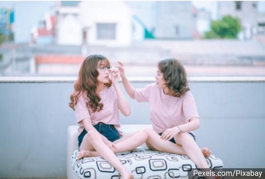5 Ciri Kamu Gak Terlalu Peduli dengan Teman Dekatmu | Kamu pilih yang mana?