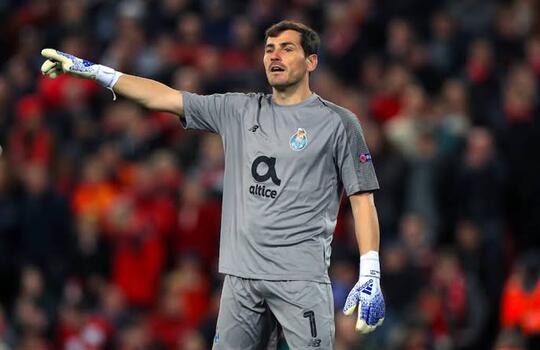 Iker Casillas Resmi Putuskan Pensiun