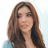 Sengaja Ekspos Bokong, Pose Seksi Selebgram Millendaru Bikin Gerah