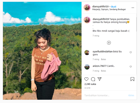 Viral Guru Berwajah Cantik , Murid Auto Betah di Sekolahan
