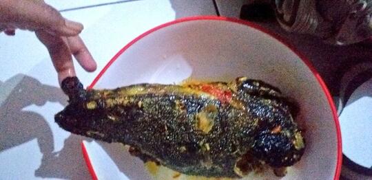 Netizen Ini Bagikan Kisah Sedih Goreng Ikan Gurame Usia 23 Tahun