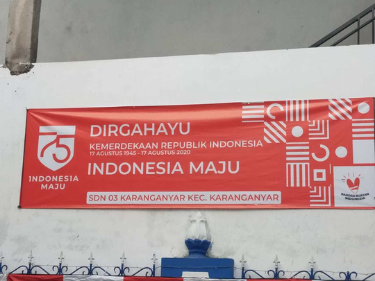 Mirip Simbol Salib, Umat Islam Karanganyar Turunkan Spanduk HUT RI