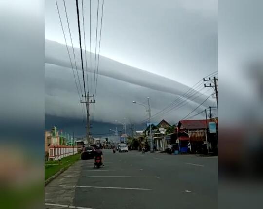 Awan Tsunami Muncul di Aceh, Penampakannya Ngeri Banget!