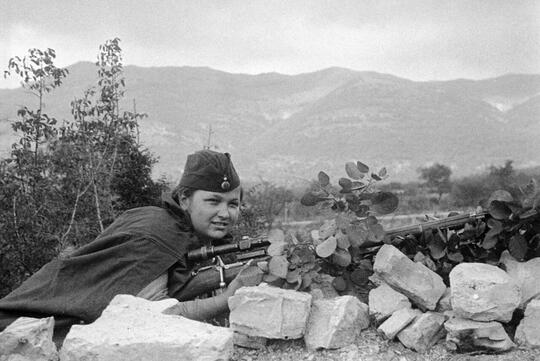 Foto Sniper 'Wanita' Paling Mematikan Dari Soviet Yang Bikin Musuh Kocar-Kacir !