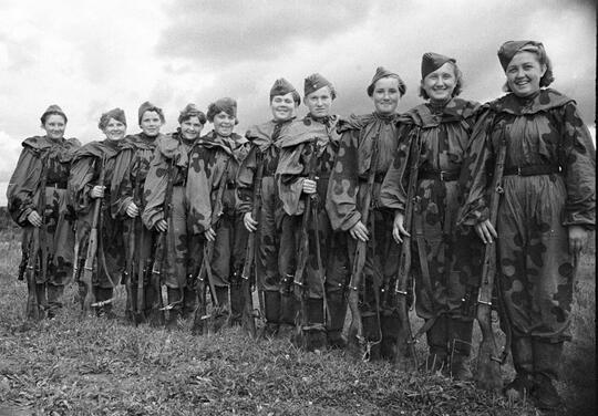 Foto Sniper 'Wanita' Paling Mematikan Dari Soviet Yang Bikin Musuh Kocar-Kacir !