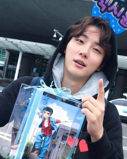Jadi Detektif Keren di Drakor Dunia Pararel Train, Yoon Si Yoon Makin Cute!