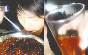 Terlalu percaya diri makan makanan pedas, lihat yang terjadi pada orang-orang ini..