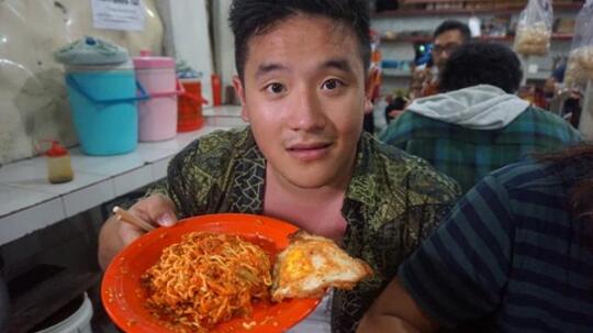 Terlalu percaya diri makan makanan pedas, lihat yang terjadi pada orang-orang ini..