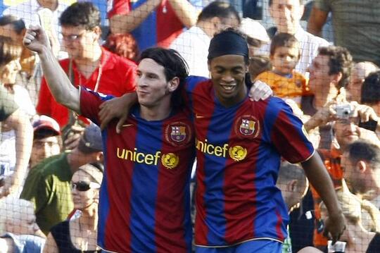 Akhirnya Ronaldinho Keluar Penjara, Tapi Berulah Lagi Bikin Party Bareng Model
