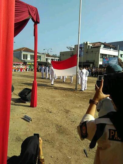 Air Mata Haru di tengah Khidmatnya Upacara HUT RI
