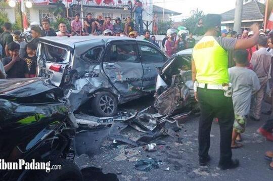 Pajero Sport Anggota Korlantas Polri Hantam 6 Mobil, Plat Nomor Tak Sesuai STNK