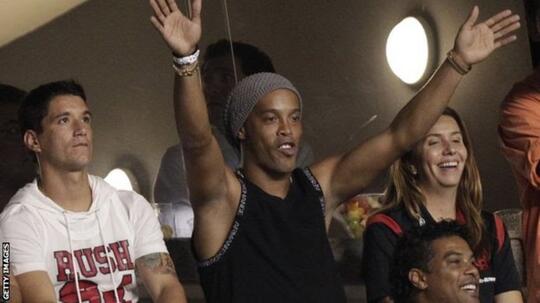 Ronaldinho : Kemerosotan Bintang Brasil Dari Kejayaan Barcelona Ke Penjara Paraguay