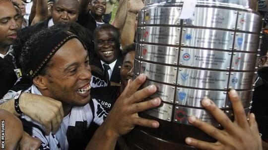 Ronaldinho : Kemerosotan Bintang Brasil Dari Kejayaan Barcelona Ke Penjara Paraguay