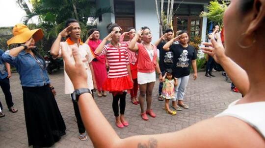 Pertama dalam Sejarah RI, Pengibaran Merah Putih Bakal Diinisiasi Waria