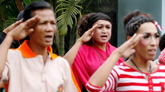 Pertama dalam Sejarah RI, Pengibaran Merah Putih Bakal Diinisiasi Waria