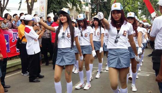 Pertama dalam Sejarah RI, Pengibaran Merah Putih Bakal Diinisiasi Waria