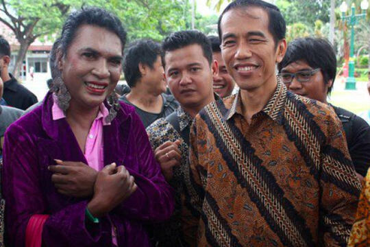 Pertama dalam Sejarah RI, Pengibaran Merah Putih Bakal Diinisiasi Waria