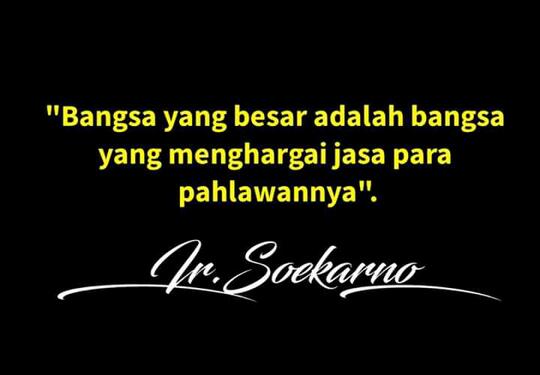 Perlombaan Panjat Pinang Mengajarkan Ku Arti Dari Sebuah Semangat Juang. Merdeka!!