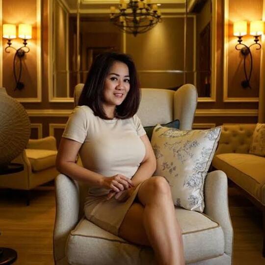 Tante Ernie, Tante Pemersatu Bangsa Makin Lama Makin Muda Gayanya
