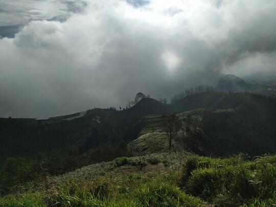 KALAH TENAR di MEDSOS daripada Gunung Prau ! CATPER Gunung Pakuwaja via Parikresit