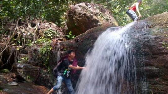 "Kalian Akan Mati" Air Terjun Maras