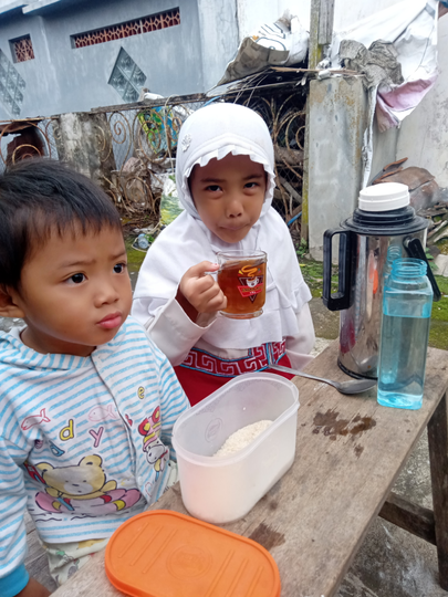 Jutaan Emak-emak Pun Berteriak Ketika Terpaksa Jadi Guru Dadakan Bagi Anak-anaknya