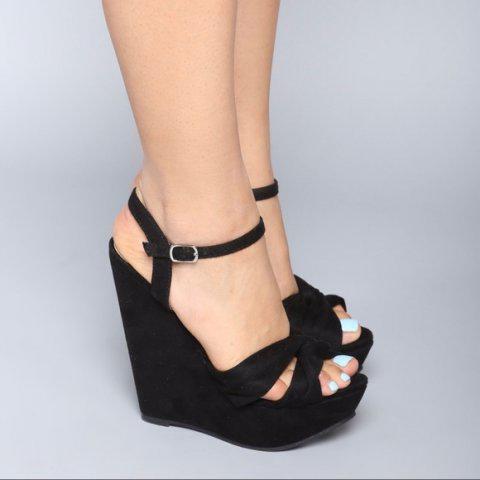 Deretan Sepatu dan Sandal Wanita Berbagai Model, Adakah Pilihanmu?
