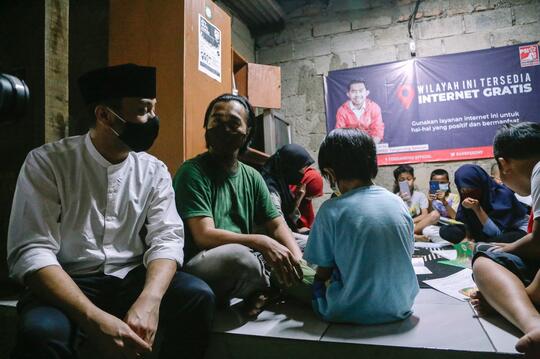 Giring Blusukan ke Fasilitas WiFi Gratis, Bukti Peduli atau Gimana Nih?