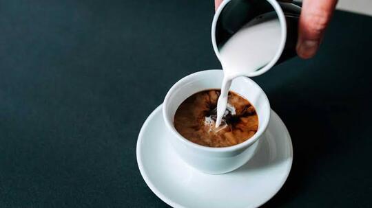 Pilih Kopi Atau Susu?