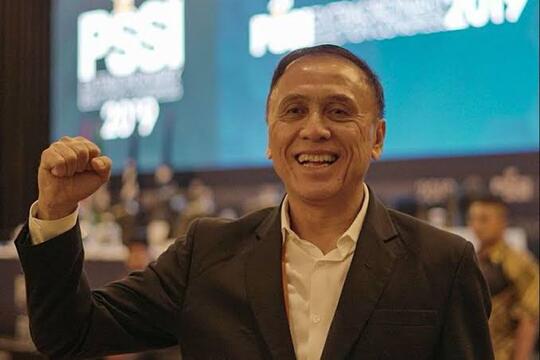 Welcome to Indonesia, Di Mana Poster Pertandingan Harus Ada Tampang Ketum PSSI-nya