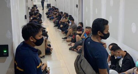 Ada Aturan Dilarang Makan Sambal Saat Pesta Gay, Warganet: Biar Gak Panas?