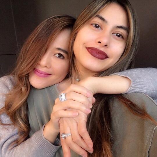 7 Artis Ini Bak Kakak Adik Dengan Putrinya, Nomor 1 Seperti Kembaran