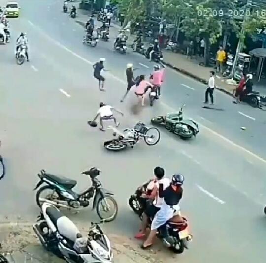 Sok Jago! Aksi Jambret di Jalanan Ramai Bikin Geregetan, Pelaku Panen Gebukan