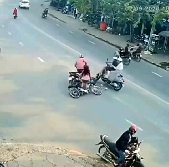 Sok Jago! Aksi Jambret di Jalanan Ramai Bikin Geregetan, Pelaku Panen Gebukan
