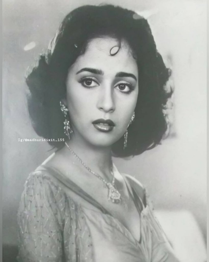 Tak Lagi Muda, Namun Para Hot Mama Bollywood Ini Justru Makin Jelita