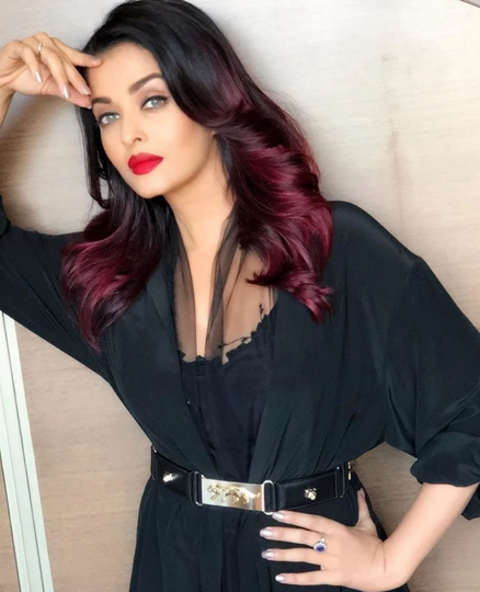 Tak Lagi Muda, Namun Para Hot Mama Bollywood Ini Justru Makin Jelita