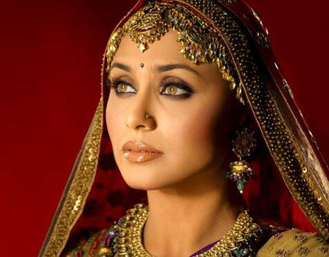 Tak Lagi Muda, Namun Para Hot Mama Bollywood Ini Justru Makin Jelita