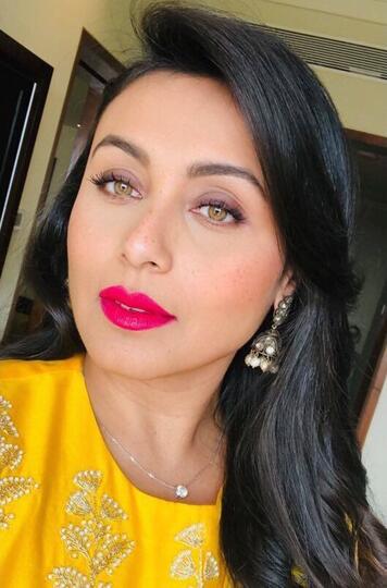 Tak Lagi Muda, Namun Para Hot Mama Bollywood Ini Justru Makin Jelita