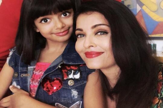 Tak Lagi Muda, Namun Para Hot Mama Bollywood Ini Justru Makin Jelita