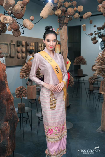 Cantik Dan Anggun, Ini Pesona Gadis Thailand Kenakan Traditional Costume