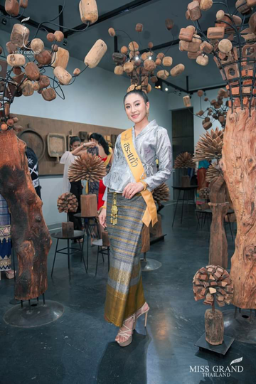 Cantik Dan Anggun, Ini Pesona Gadis Thailand Kenakan Traditional Costume